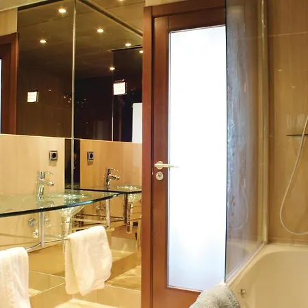 In With 2 Bedrooms, Outdoor Swimming Pool And Swimming Pool Daire *